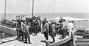 Aux armees russes d'Asie; Le general Tchernozoubof debarque a Gayder Abad, 1916 Creator: Unknown