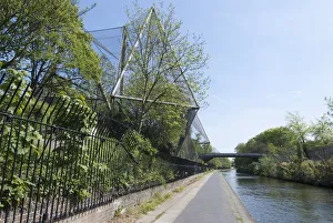 Towpath Prints: Aviary, Regents Park Zoo, 2009. Creator: Ethel Davies