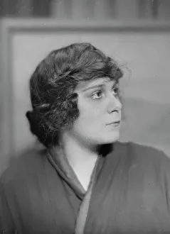 Bathrobe Prints: Ayers, Paula, Miss, portrait photograph, 1916 Oct. 10. Creator: Arnold Genthe