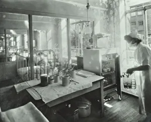 Contagious Prints: A baby in an isolation unit, Hither Green Hospital, London, 1947