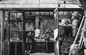 Ernest Flammarion Gallery: A bar in the Central Market quarter, Paris, 1931.Artist: Ernest Flammarion