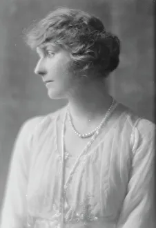 Barklay, D. Mrs. portrait photograph, 1915 July 14. Creator: Arnold Genthe