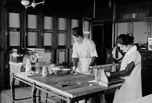 War Work Prints: [Barnard Canteen], 1918 or 1919. Creator: Bain News Service