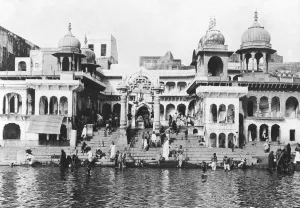 Dome Collection: Bathing ghat on the Yamuna River, Muttra, 1917