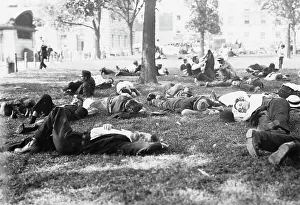 Battery Park on hot day, between c1910 and c1915. Creator: Bain News Service