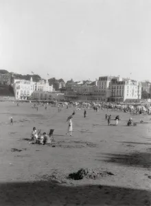 Ille Et Villaine Prints: The beach, Dinard, Brittany, 20th century