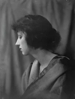 Disgust Prints: Beach, Mrs. portrait photograph, 1915 Dec. or 1916 Jan. Creator: Arnold Genthe