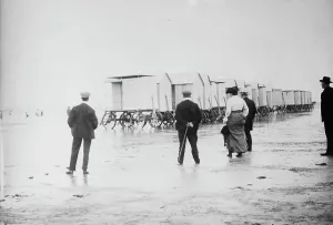 Recreation Prints: Beach at Scheveningen, between c1910 and c1915. Creator: Bain News Service