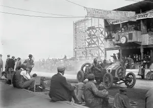 Racing Circuit Prints: Bearsley Simplex, 1910. Creator: Bain News Service