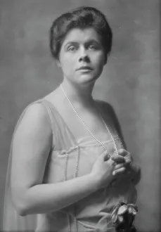 Beecher, Janet, Miss, portrait photograph, 1915 Mar. 1. Creator: Arnold Genthe