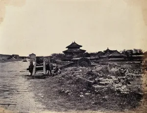 Quing Dynasty Prints: Beijing, China: Chinese army guns on the city wall
