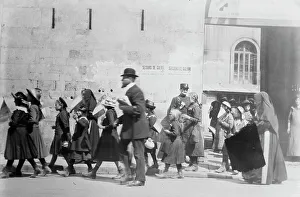 Displacement Prints: Belgian orphans leaving Paris for country homes