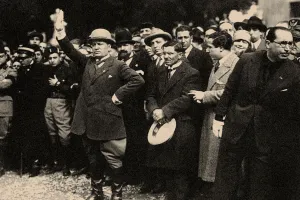 Mussolini Prints: Benito Mussolini, between the members of the Fascist Party