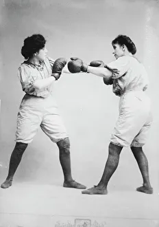 Sportswomen Prints: Bennett sisters [boxing], between c1910 and c1915. Creator: Bain News Service
