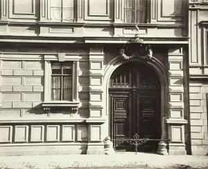 Berggasse No. 16, Portal am Palais des Grafen Georg Festetics de Tolna, 1860s