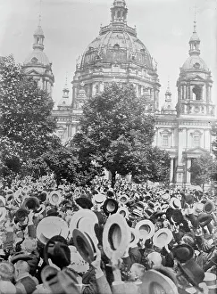 Support Prints: Berlin, cheering declaration of war, Aug 1914. Creator: Bain News Service