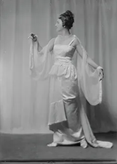 Arm Movement Prints: Betty, Miss, portrait photograph, 1917 Sept. 27. Creator: Arnold Genthe
