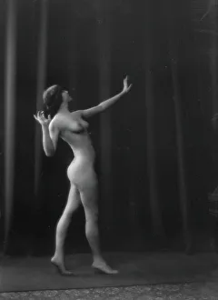 Arm Movement Prints: Beyer, Hilda, Miss, 1915 May 16. Creator: Arnold Genthe