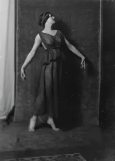 Tiptoe Prints: Beyer, Hilda, Miss, 1916 Feb. 1. Creator: Arnold Genthe