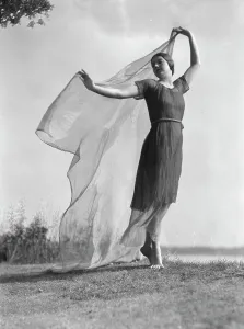 Beyer Hilda Prints: Beyer, Hilda, Miss, not before 1916 Feb. 29. Creator: Arnold Genthe