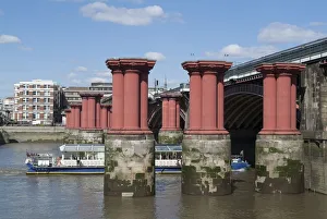 Blackfriars Bridge Gallery: Blackfriars Bridge, 2006. Creator: Ethel Davies