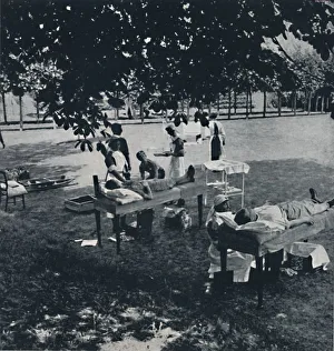Hm Stationery Office Gallery: Blood donors, 1941. Artist: Cecil Beaton