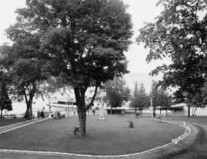 Landing Prints: The Boat landing, Hotel Marion on Lake George, between 1900 and 1920. Creator: Unknown