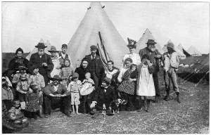 Afrikaner Collection: Boer families in a British concentration camp at Eshowe, Zululand, 2nd Boer War, 1900