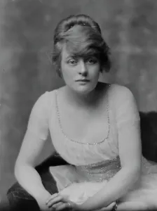 Boland, Mary, Miss, portrait photograph, 1914 June 5. Creator: Arnold Genthe