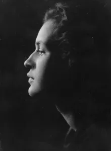 Bomar, W.P. Mrs. portrait photograph, 1915. Creator: Arnold Genthe