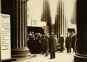 Bookseller Prints: Book trade in Leningrad near the Kazan Cathedral, 1920-1929. Creator: Unknown