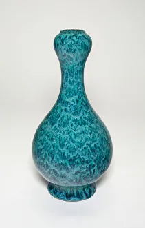Qianlong Period Gallery: Bottle with Garlic-shaped Mouth, Qing dynasty, Qianlong reign (1736-1795)