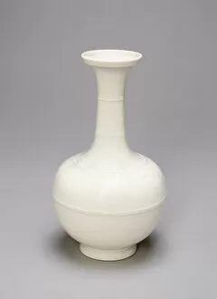 Blanc De Chine Gallery: Bottle-Shaped Vase with Encircling Ribs, Ming dynasty or Qing dynasty, c