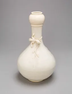 Dehua Ware Prints: Bottle-Shaped Vase with Lizard, Ming dynasty (1368-1644) or Qing dynasty, c