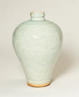 Spiral Collection: Bottle Vase (Meiping) with Stylized Spirals, Song dynasty (960-1279), 12th / 13th century