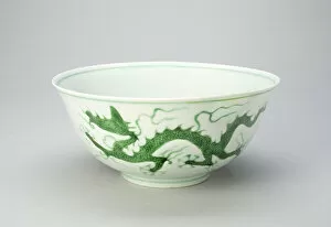 Glaze Gallery: Bowl with Dragons Chasing a Flaming Pearl, Ming dynasty (1368-1644)