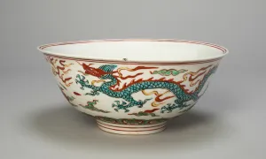 Bowl with Dragons Chasing Flaming Pearls amid Clouds, Ming dynasty
