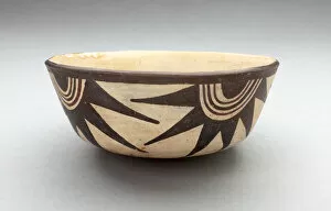 Star Shaped Gallery: Bowl with Half-Circle with Projections Motifs Descending from Rim, 180 B.C. / A.D. 500