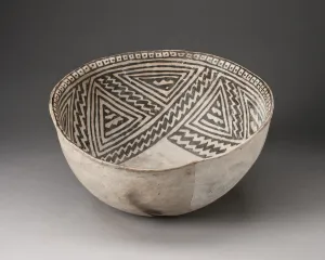 Zig Zag Prints: Bowl with Interlocking Zigzag Motif in Four-Part Design on Interior Walls