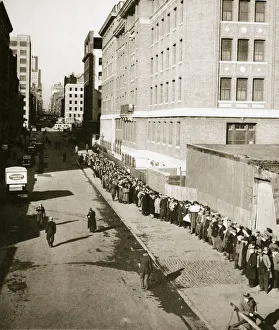 The breadline, a visible sign of poverty during the Great Depression, USA, 1930s Artist The breadline, a visible sign of poverty during the Great Depression, USA, 1930s Artist