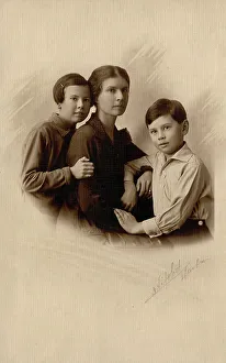Cousin Prints: Briner (née Blagovidova) Vera Dmitrievna with her daughter Irina and nephew Julius (Yul)