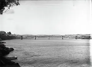 Brisbane Prints: Brisbane - Victoria Bridge (looking South), 1910. Creator: Unknown
