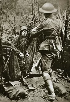 Aisne Gallery: British mopping-up squad surprises a German straggler, World War I, Aisne, France, 1918