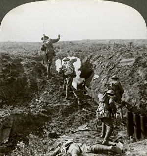Images Dated 9th April 2009: British soldiers attacking the Hindenburg Line, World War I, 1917-1918.Artist