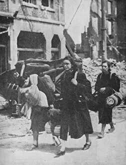 Expeditionary Force Gallery: British troops hold out in Louvain as refugees leave the city, 1940, (1940)