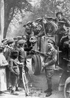 Images Dated 21st August 2006: British troops on the way to the front, France, 1914