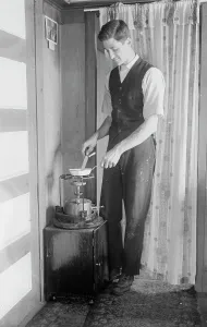 Domestic Appliance Prints: At Broad Channel - the oil stove, between c1910 and c1915. Creator: Bain News Service