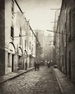 Tenement Prints: Broad Close No. 167 High Street (#3), Printed 1900. Creator: Thomas Annan