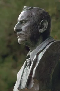Bronze bust of the archaeologist Sir Arthur Evans, 20th century Bronze bust of the archaeologist Sir Arthur Evans, 20th century