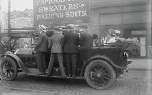Clothes Shop Prints: Brooklyn strike, between c1915 and c1920. Creator: Bain News Service
